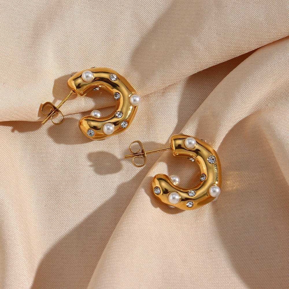 Boucles d'oreilles en acier inoxydable plaqué or avec pavé de zircons et perles