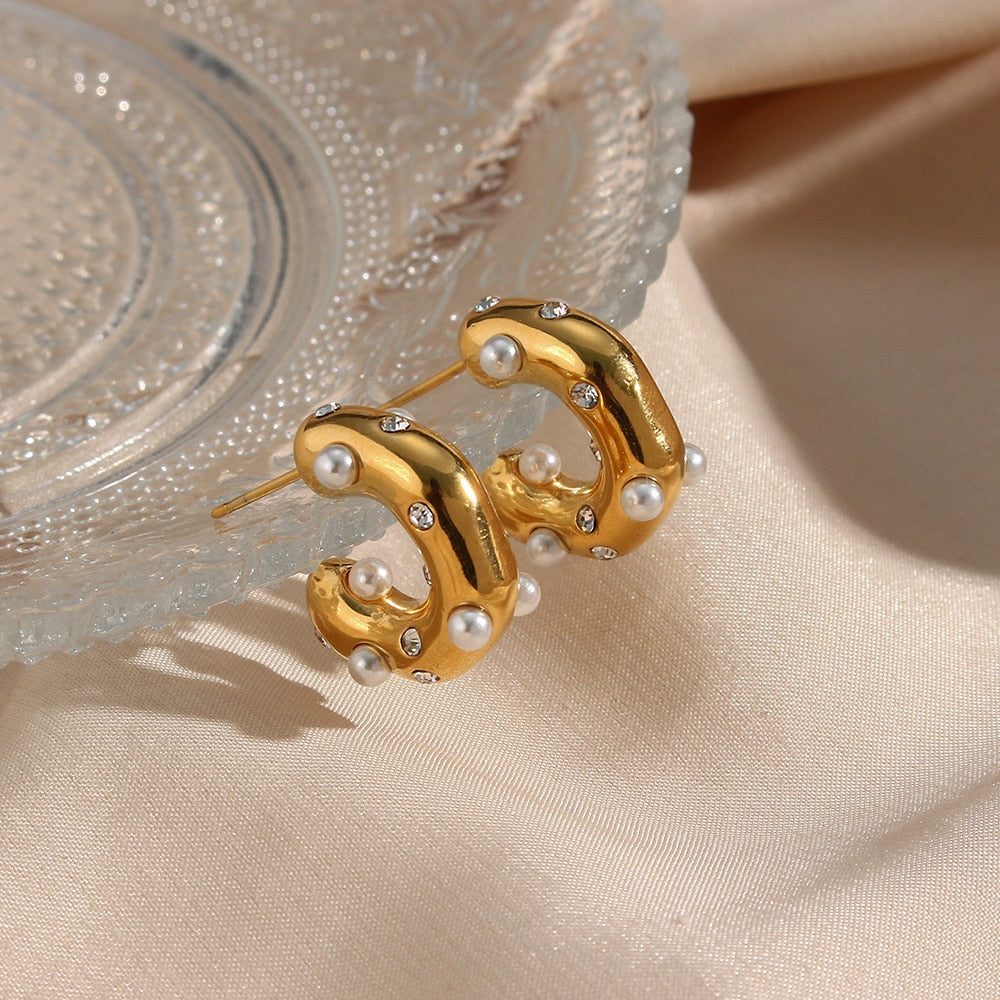 Boucles d'oreilles en acier inoxydable plaqué or avec pavé de zircons et perles